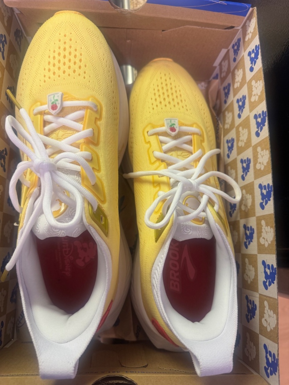 Brooks Disney Belle - Picture 2 of 7